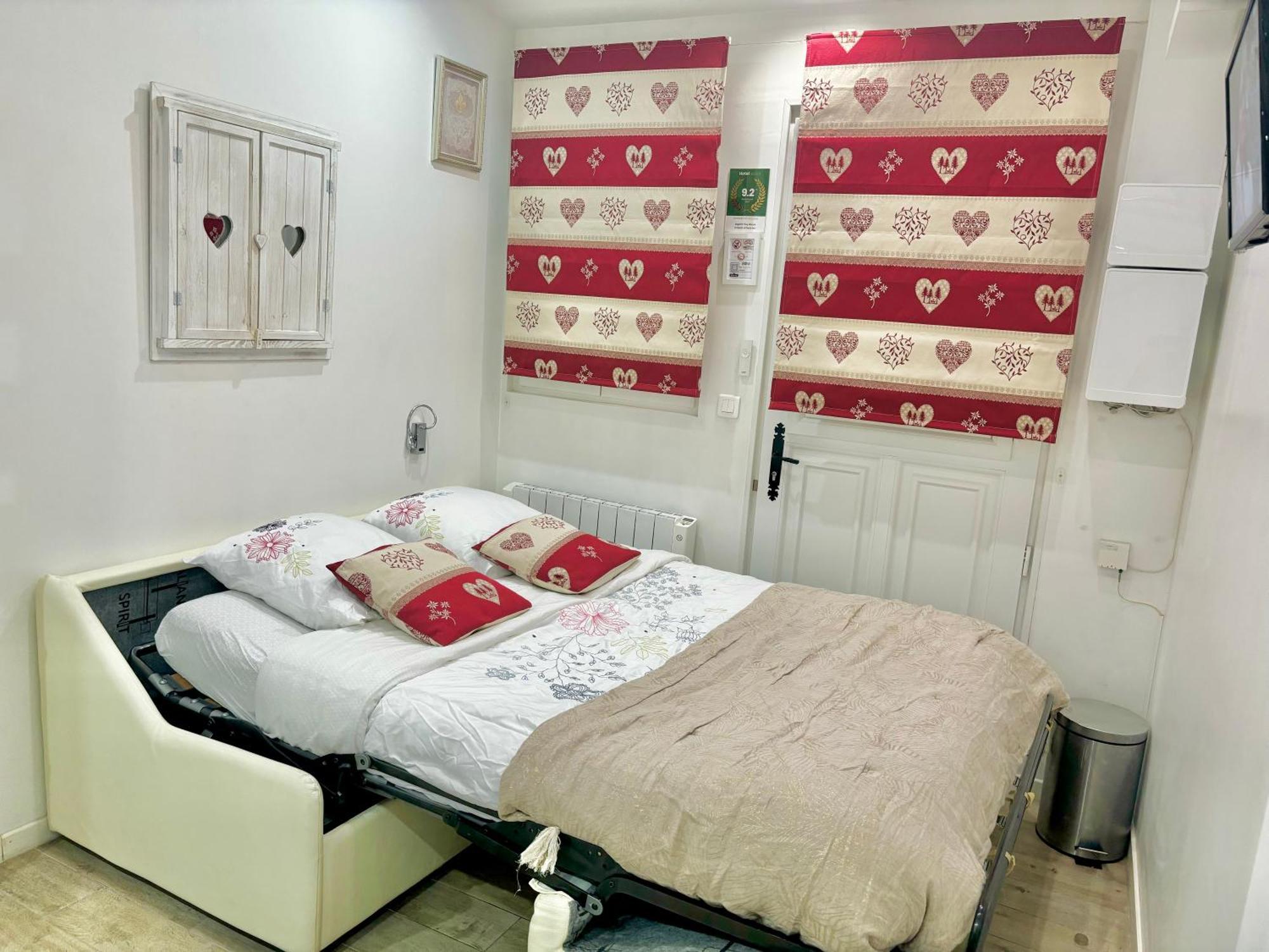 Superb Tiny House In Heart Of Paris 1St! Apartment ภายนอก รูปภาพ